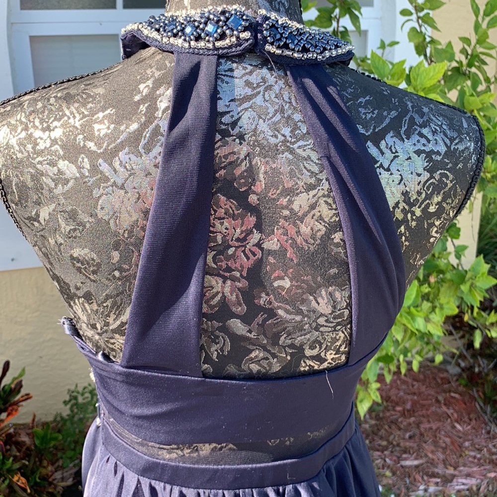 Beautiful blue and gemmed gown - Picture 8 of 13